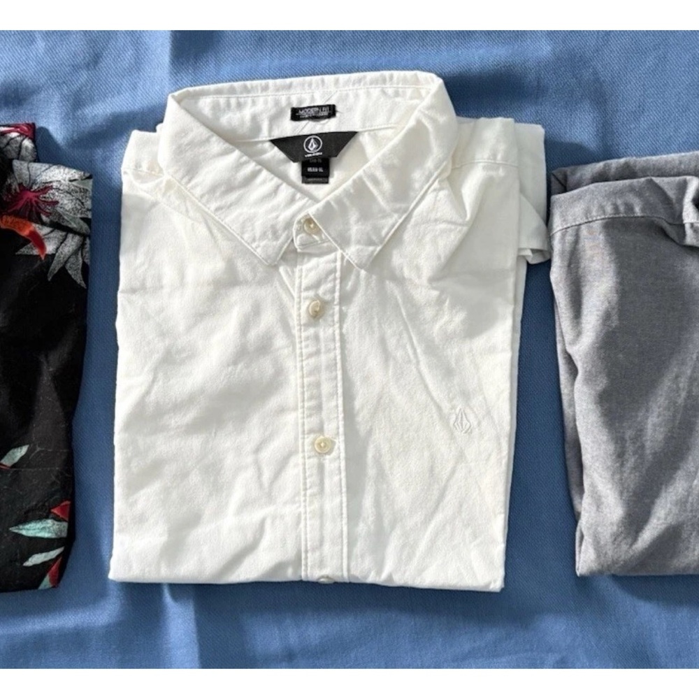 3 Volcom Casual Button-Down Shirt